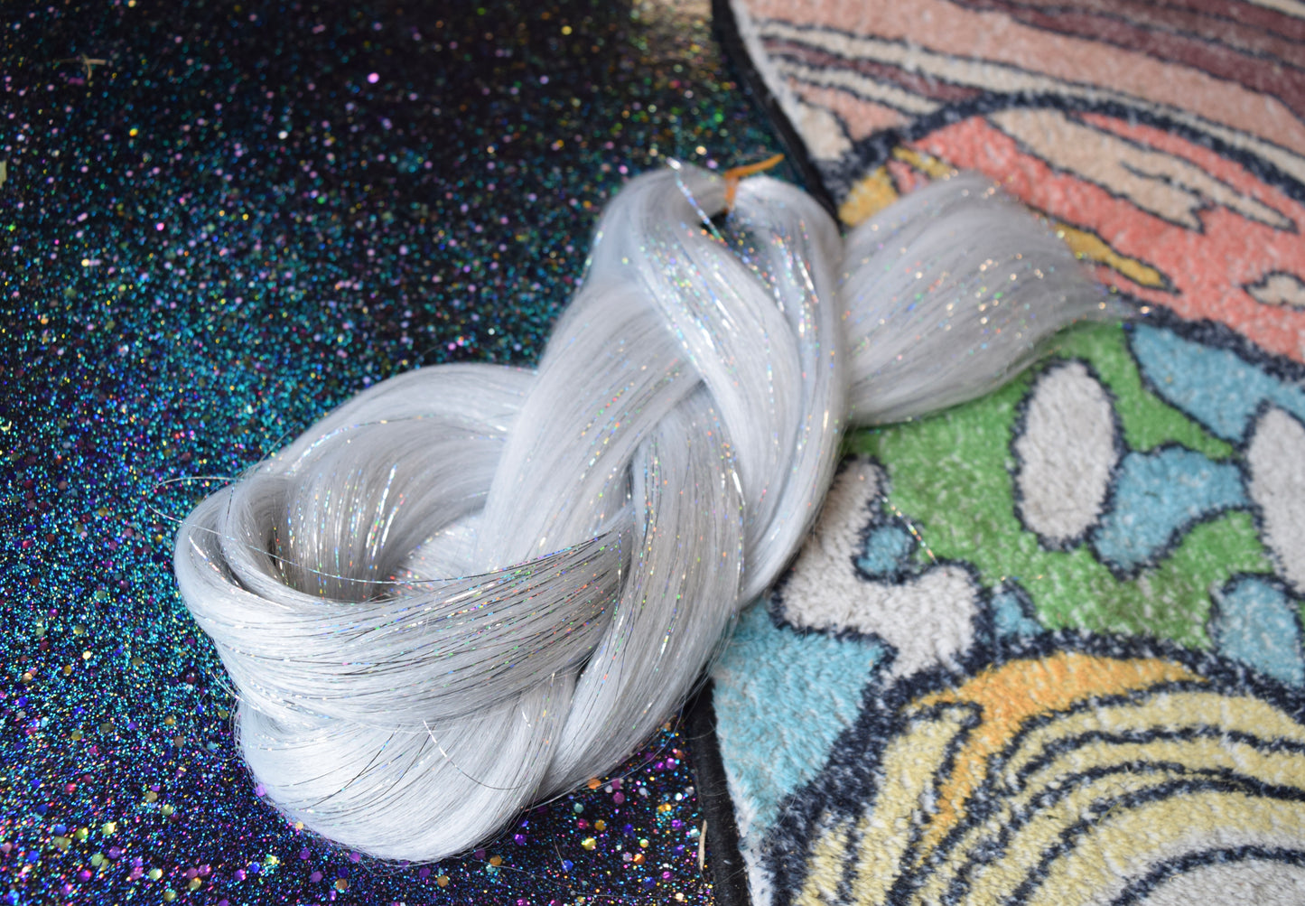 ERiS - WHiTE with silver TiNSEL